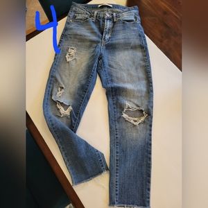Kancan distressed skinny Jean, cropped size 26